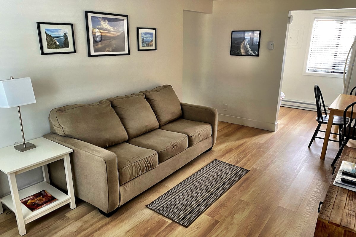 Classic Suite (Unit 7) | Living area
