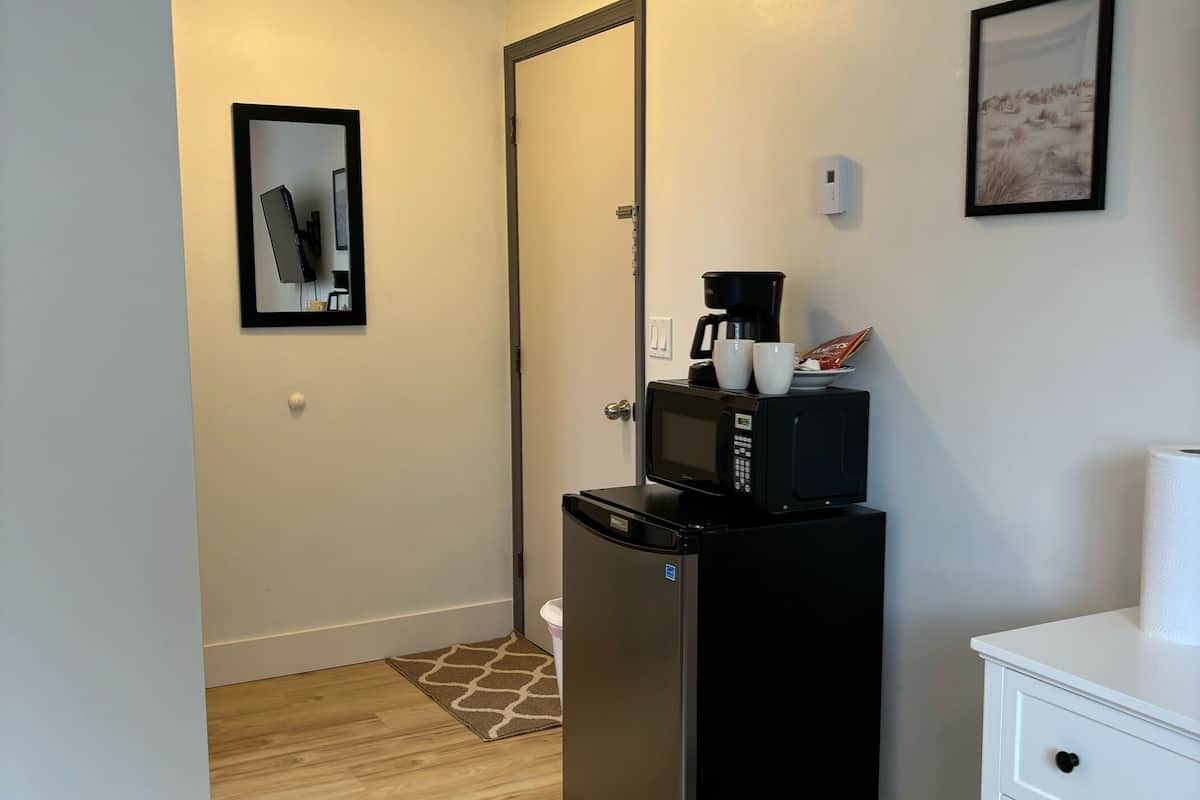 basic studio, 1 queen bed (unit 2b) | 1 bedroom, premium bedding, laptop workspace, iron/ironing board