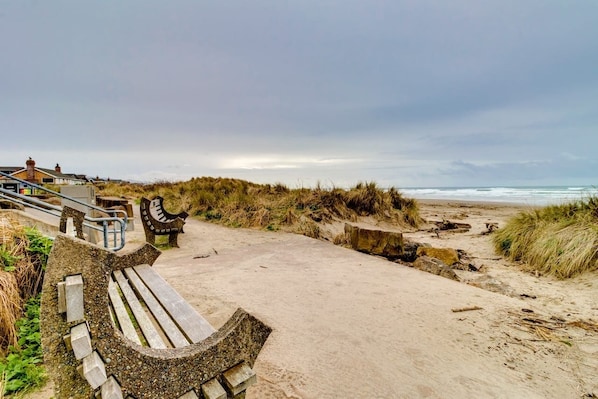 Beach nearby - San Dune Inn (Manzanita)
