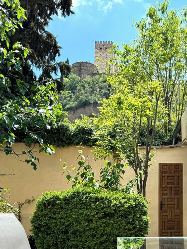 House in front of the Alhambra with a private garden and views