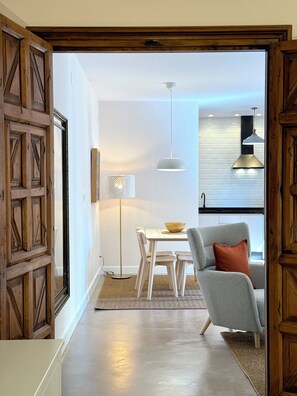 Interior - House in front of the Alhambra with a private garden and views (Granada)