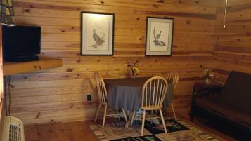 TV connectée, lecteur de DVD, livres