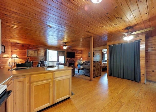 COZY UNIT #4 WATERFRONT LOG CABIN