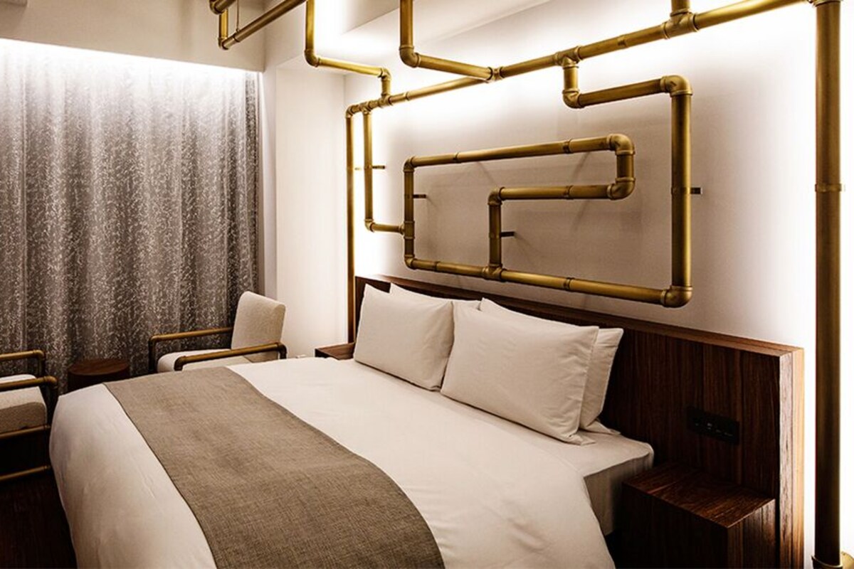 Premium bedding, down comforters, minibar (free items), in-room safe