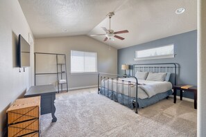 3 bedrooms, iron/ironing board, free WiFi, bed sheets