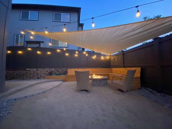 Terrace/patio - DogOk. Large Retreat, 3 King Beds. Fire pit (BEND)