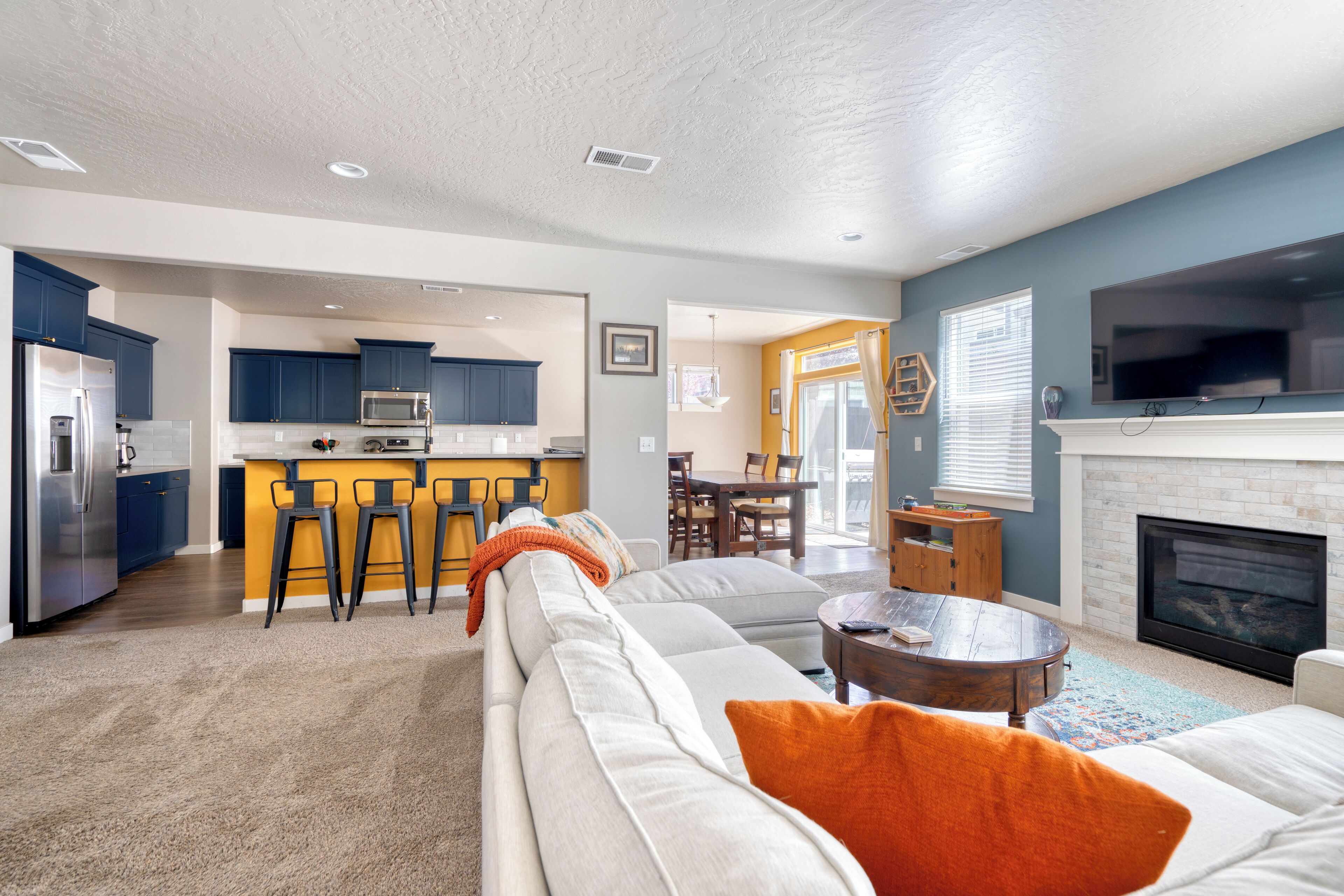 Smart TV, fireplace, offices