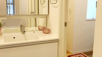 Combined shower/tub, free toiletries, hair dryer, slippers