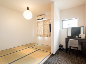 Japanese Room - Triple, Non Smoking | Cots/infant beds, free WiFi
