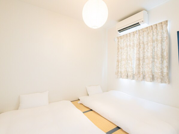 Japanese Room - Triple, Non Smoking | Cots/infant beds, free WiFi