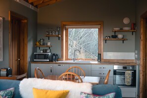 Oven, dishwasher, toaster, cookware/dishes/utensils - The Bothy at Coneloch -  a rural that sleeps 2 guests  in 1 bedroom (Elgin)