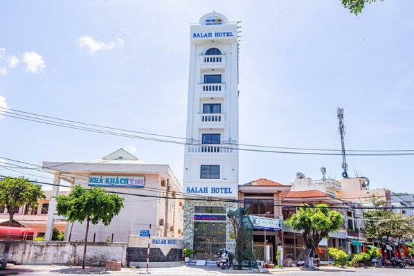 A tall, white building with the sign "SALAH HOTEL" at the top.
