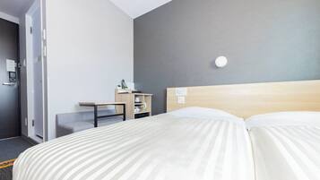 Zweibettzimmer, Nichtraucher | Schreibtisch, laptopgeeigneter Arbeitsplatz, schallisolierte Zimmer