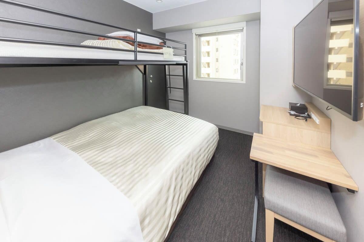 1 bedroom, desk, laptop workspace, soundproofing
