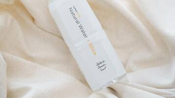 Combined shower/bathtub, free toiletries, hair dryer, slippers