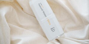 Combined shower/bathtub, free toiletries, hair dryer, slippers