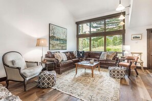 Smart TV, fireplace, DVD player