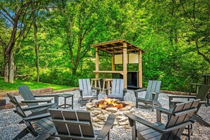 Property grounds - Pickleball Retreat - Hot Tub, Game Room, Wi-Fi, Fire Pit, Pool - Easy Roads! (Sevierville)