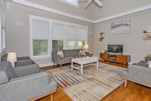 TV - Cottage located in the middle of the island and amenities. Screened in porch and open concept living (Bald Head Island)