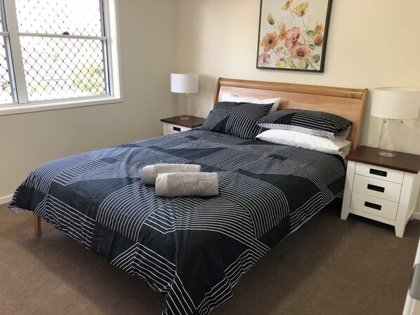 4 chambres, fer et planche à repasser, Wi-Fi gratuit, draps fournis