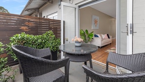 One Bedroom Apartment | 阳台