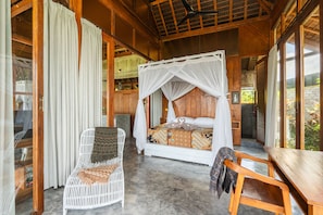 2 室のベッドルーム、デスク、WiFi (無料)、ベッドシーツ