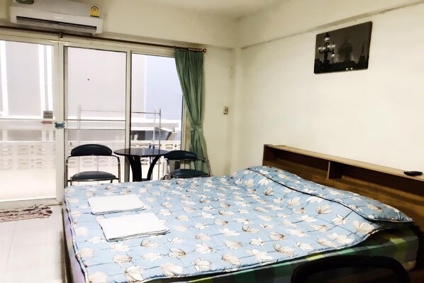 Desk, free WiFi, bed sheets