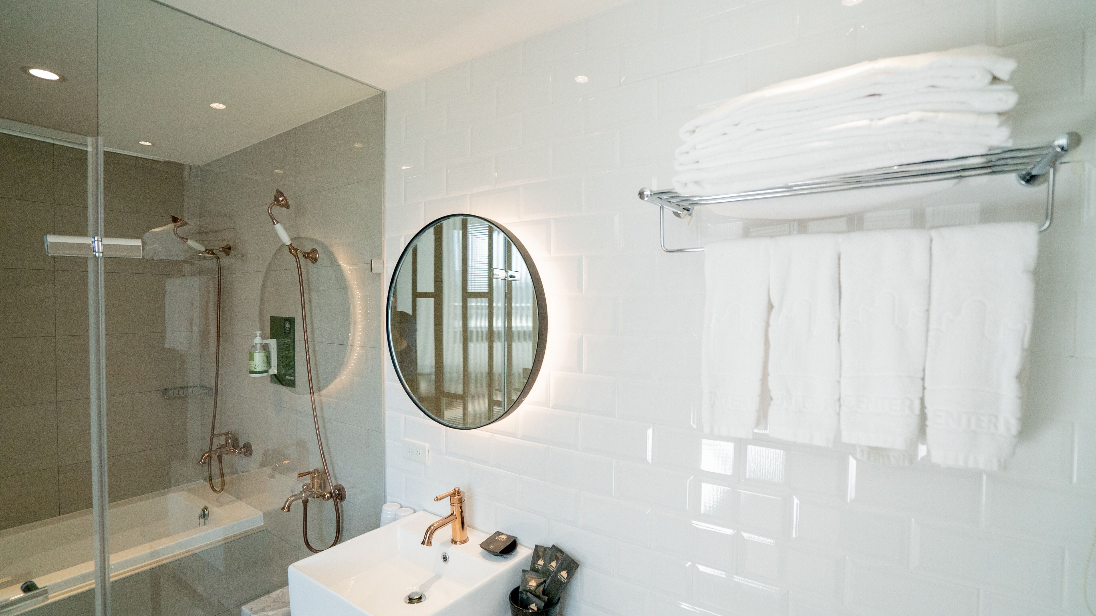 deluxe quadruple room | bathroom shower