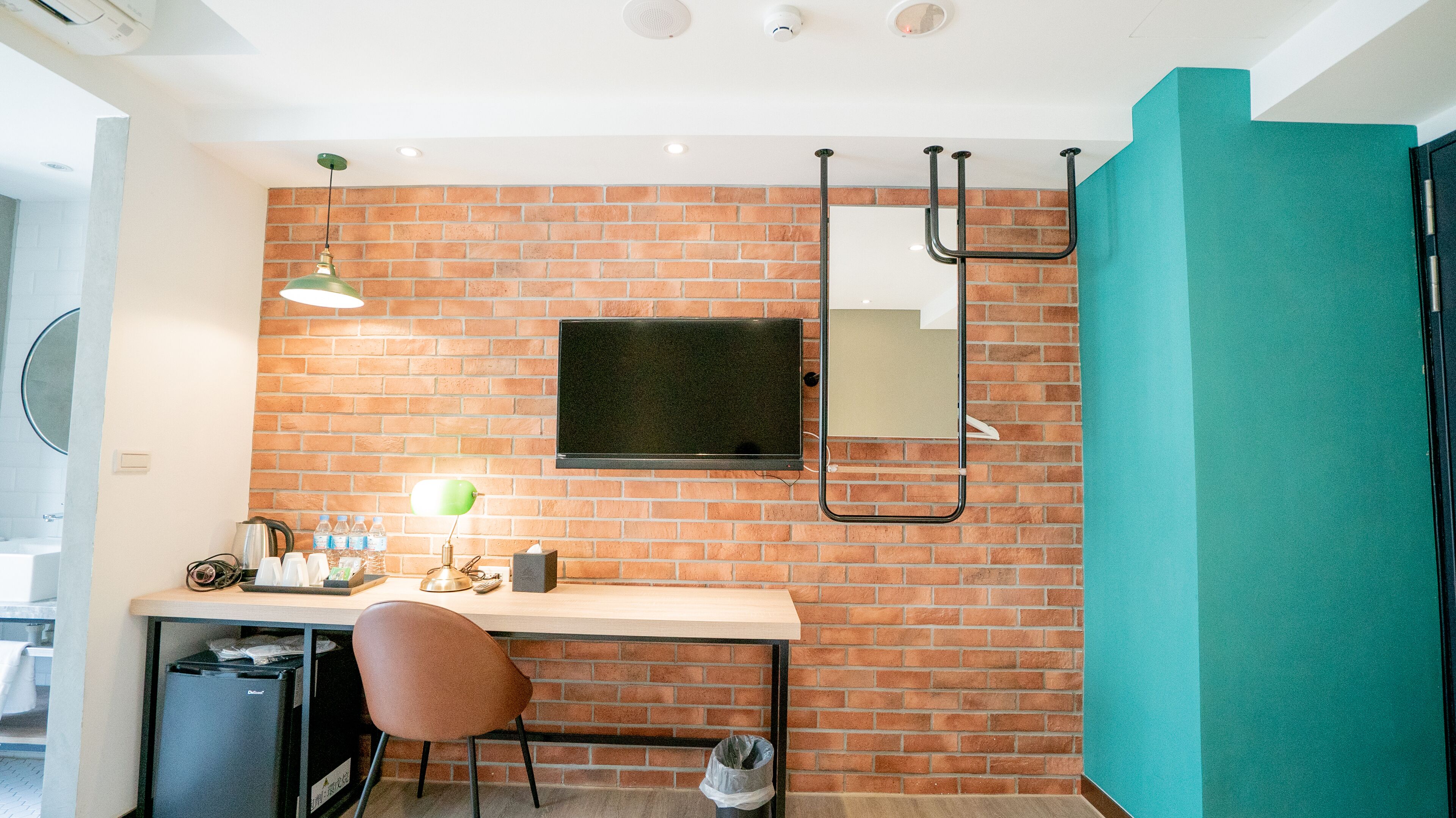 superior quadruple room | television