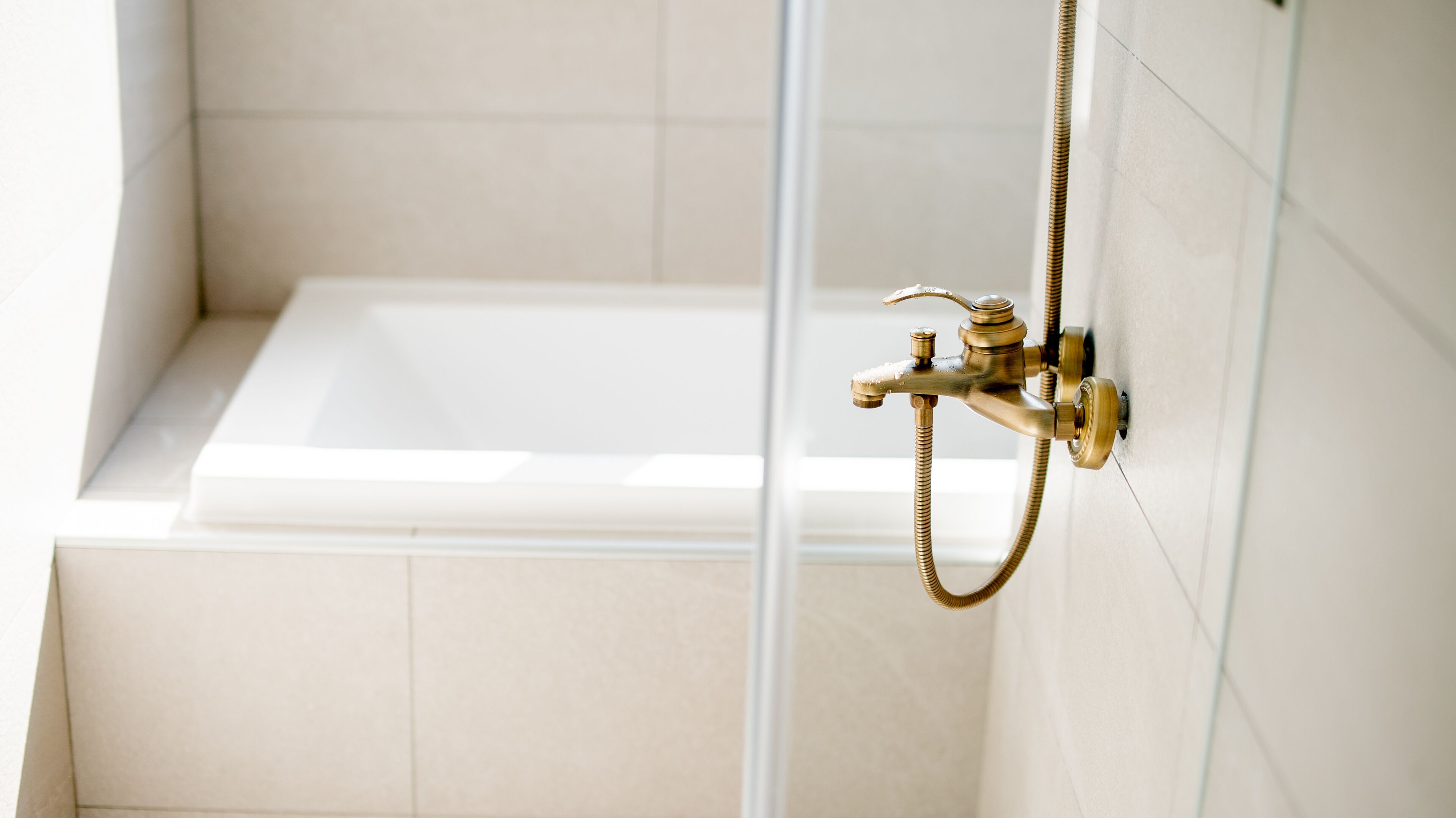 deluxe twin room | bathroom | free toiletries, hair dryer, slippers, towels