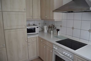 Fridge, oven, dishwasher, coffee/tea maker