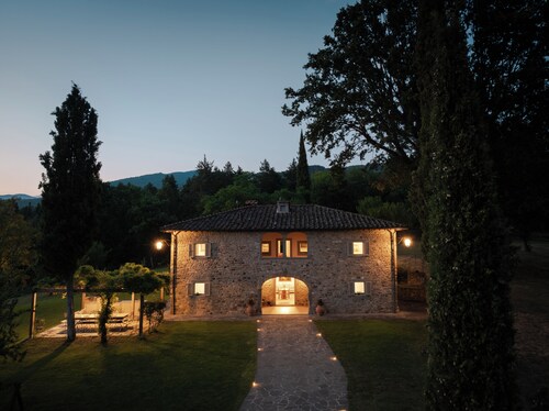Casale Chiesina.
Villa in Tuscany for the EXCLUSIVE USE of the guest.