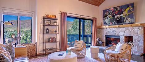 Smart TV, fireplace