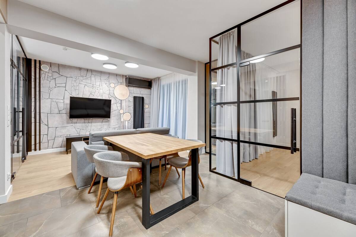 Apartamento premium | Área de estar | TV de tela plana 46 polegadas com canais digitais, TV