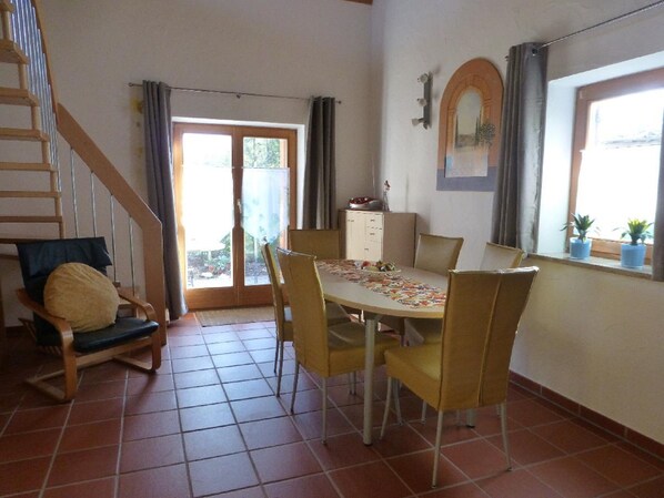 House | In-room dining