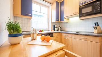 Kühlschrank, Mikrowelle, Geschirrspüler