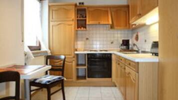 Apartment | Eigene Küche | Kühlschrank, Mikrowelle, Ofen, Herdplatte