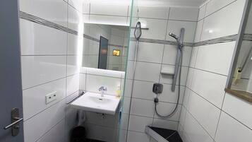 Apartment | Badezimmer | Handtücher, Seife, Toilettenpapier