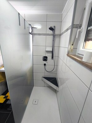 Apartment | Badezimmer | Handtücher, Seife, Toilettenpapier