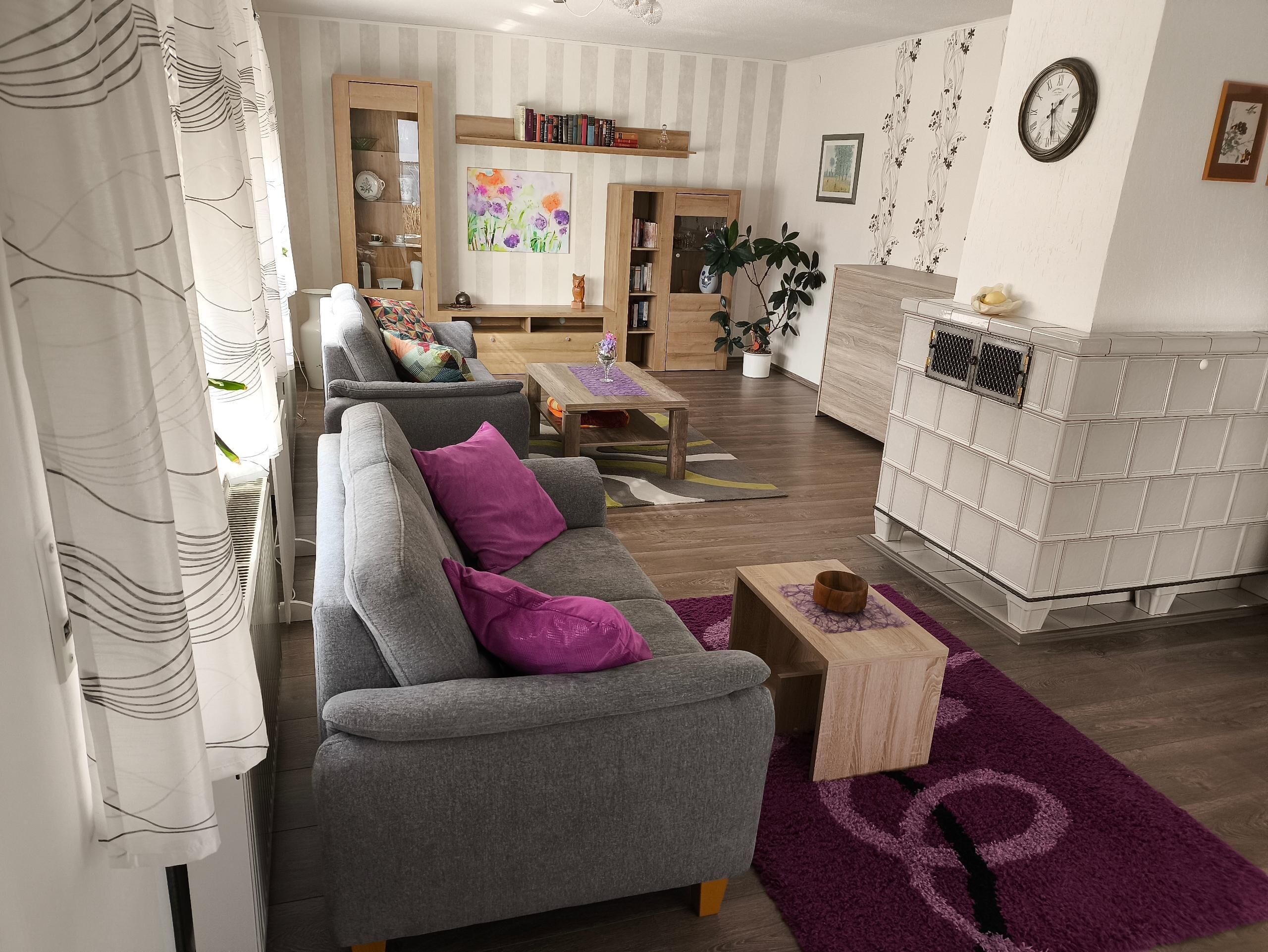 Apartment | Wohnbereich | 42-Zoll-Flachbildfernseher mit Satellitenempfang, Fernseher