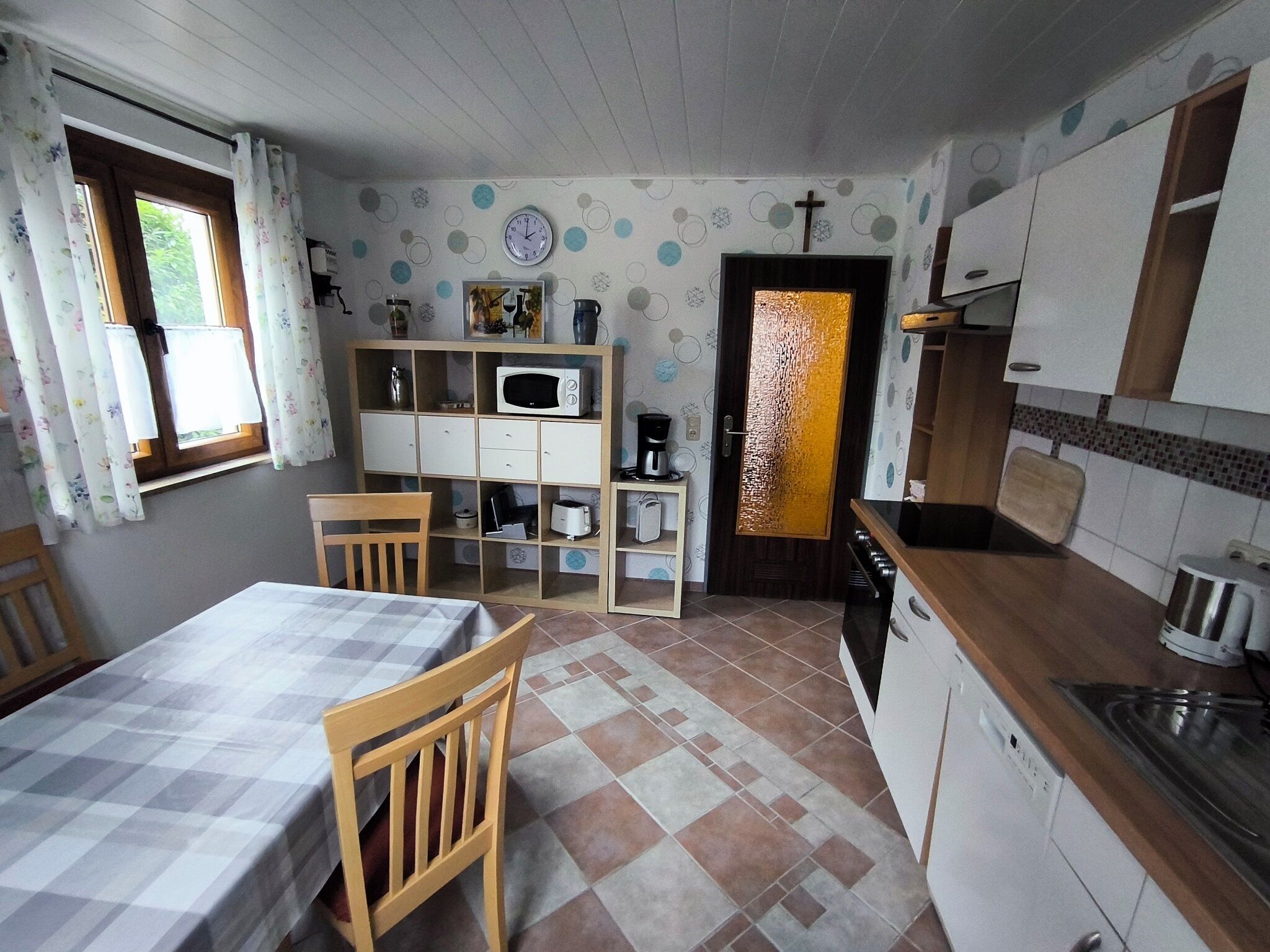 Apartment | Eigene Küche | Kühlschrank, Mikrowelle, Ofen, Herdplatte