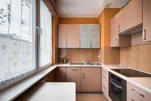 Apartment | Private kitchen | Fridge, cookware/dishes/utensils - 106 Apart (Gdynia)