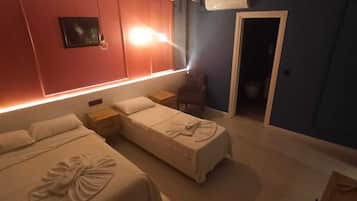 Standard Twin Room | Minibar, free WiFi