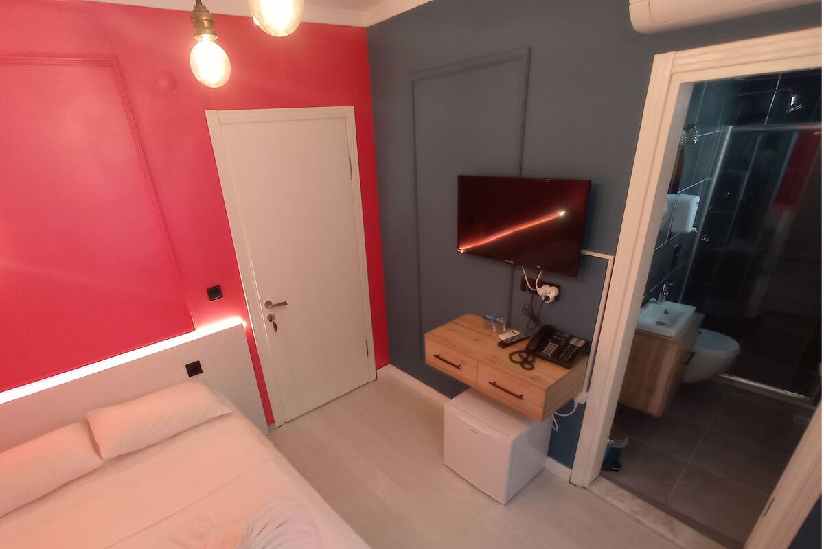 Minibar, WiFi (free)
