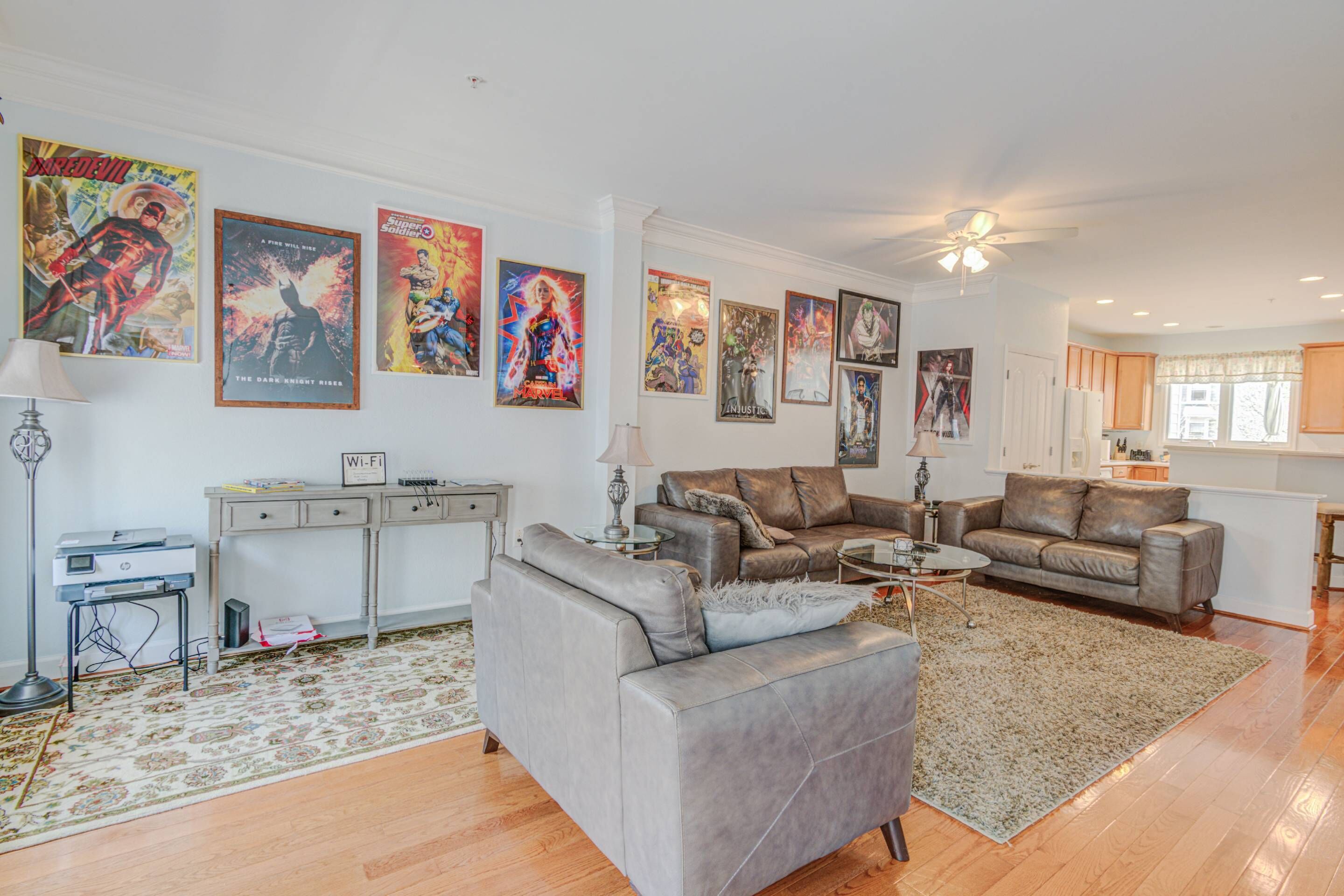 暖炉、DVD プレーヤー