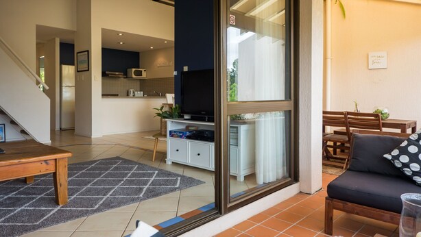 TV - The Noosa Apartments 5 (Noosa Heads)