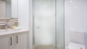 Shower - The Noosa Apartments 2 (Noosa Heads)