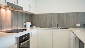 Micro-ondes, plaque de cuisson, lave-vaisselle