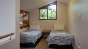 3 bedrooms, bed sheets