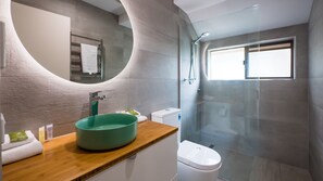Shower - The Noosa Apartments 4 (Noosa Heads)